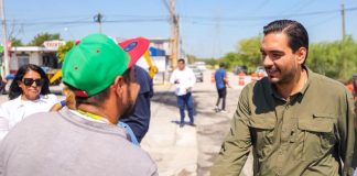Supervisó Carlos Peña Ortiz bacheo en Rincón de las Flores