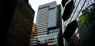 Evacúan rascacielos en Manhattan