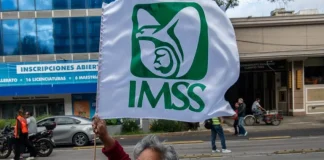 Trabajadores del IMSS rechazan aumento y mantienen protestas
